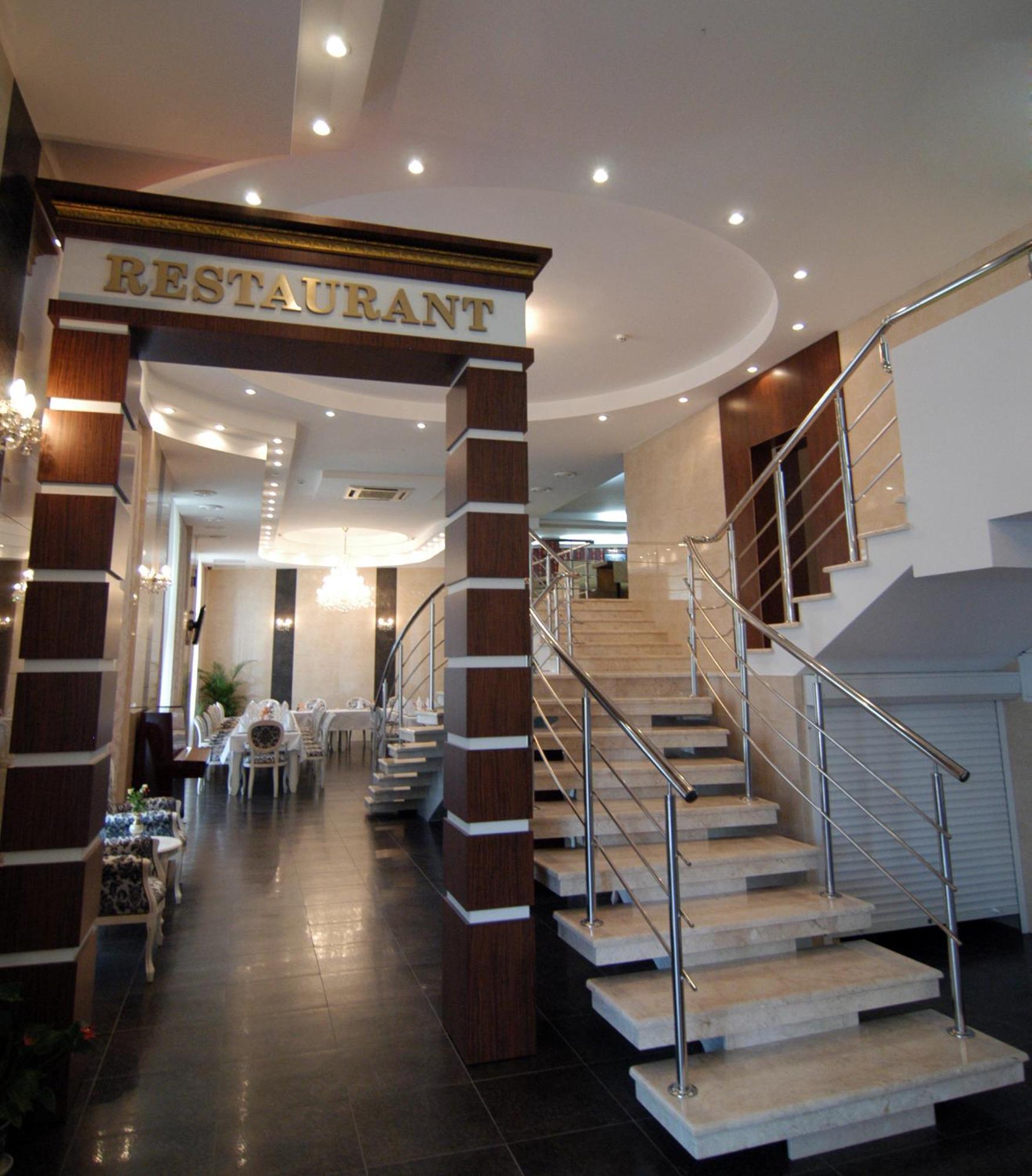 Manhattan Hotel&Restaurant Kischinau Exterior foto